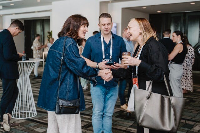 iMedia_02-1 Medium[FOMAU-24]